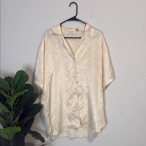 Vintage Victorias Secret size small Cream Short Sleeve Button-Up pajama Shirt